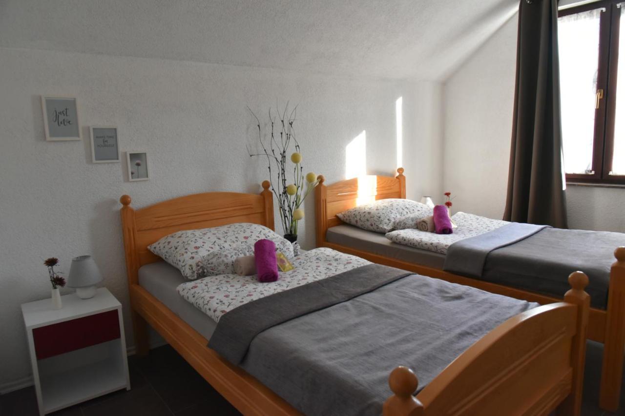 Apartment Bobic Licko Petrovo Selo Экстерьер фото