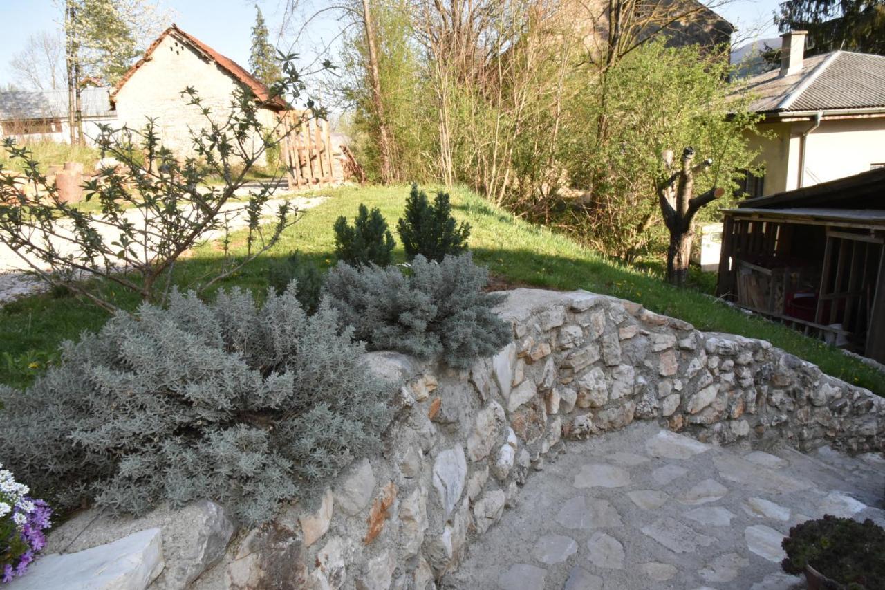 Apartment Bobic Licko Petrovo Selo Экстерьер фото