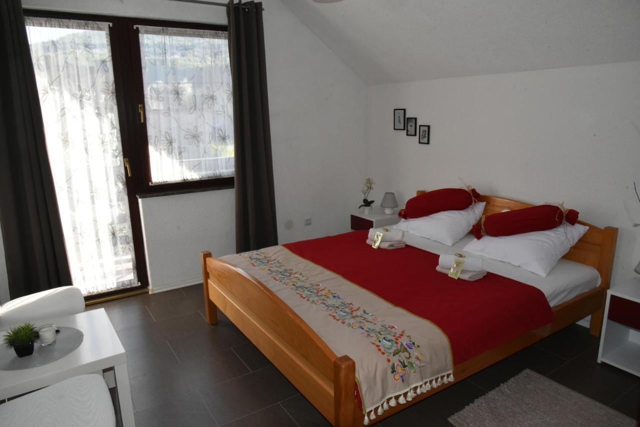 Apartment Bobic Licko Petrovo Selo Экстерьер фото