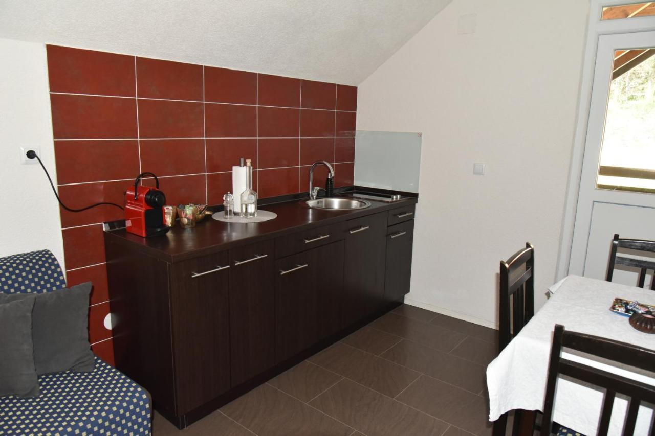 Apartment Bobic Licko Petrovo Selo Экстерьер фото