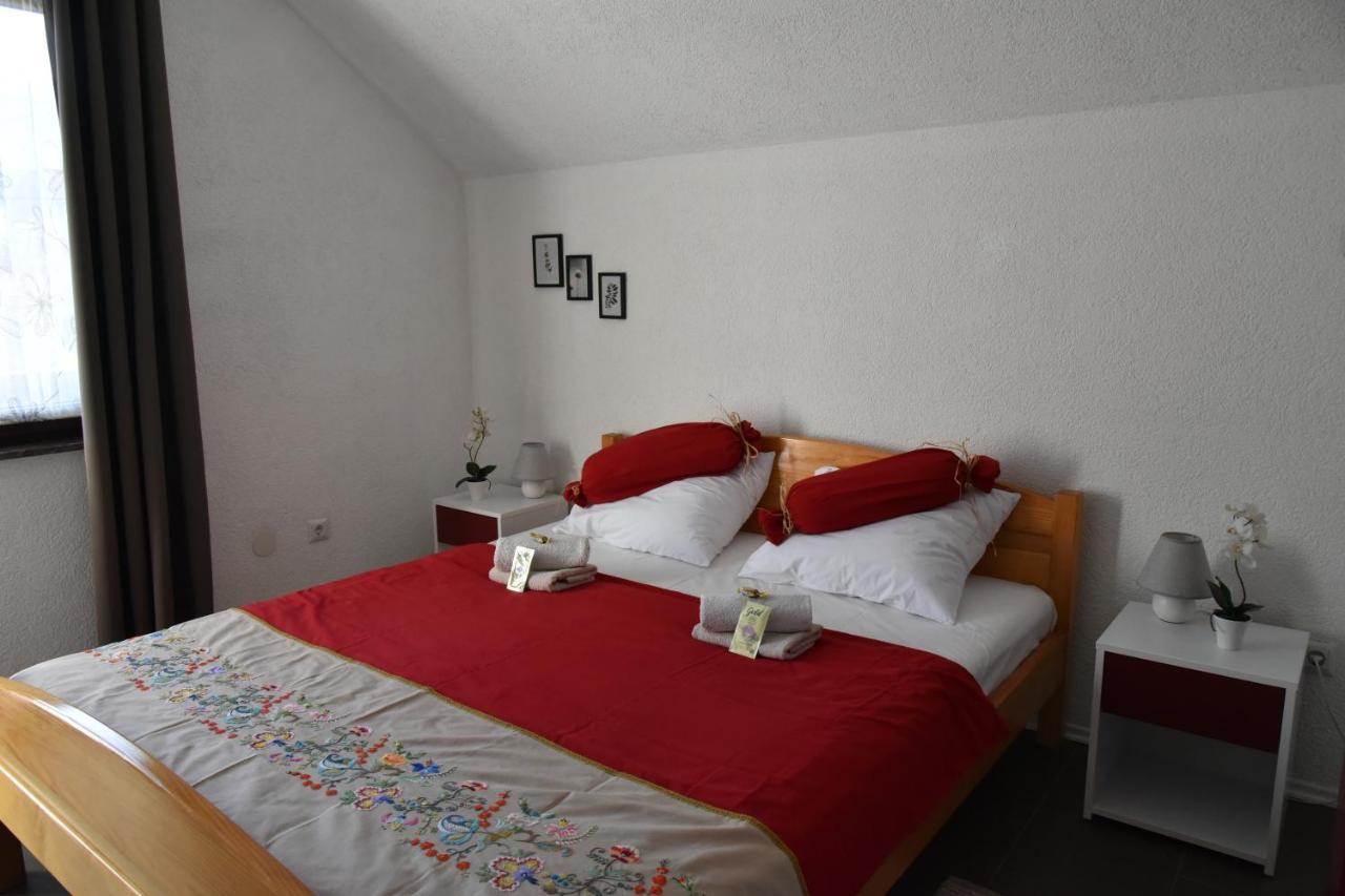 Apartment Bobic Licko Petrovo Selo Экстерьер фото