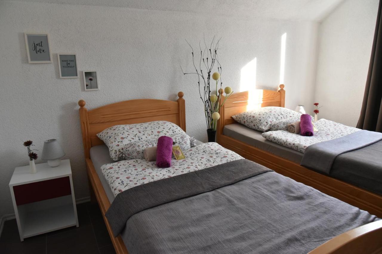 Apartment Bobic Licko Petrovo Selo Экстерьер фото
